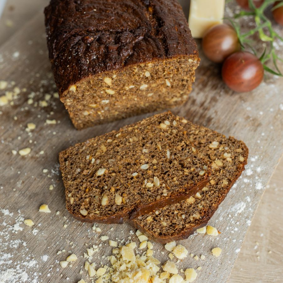 Mørk rugbrød m hestebønner